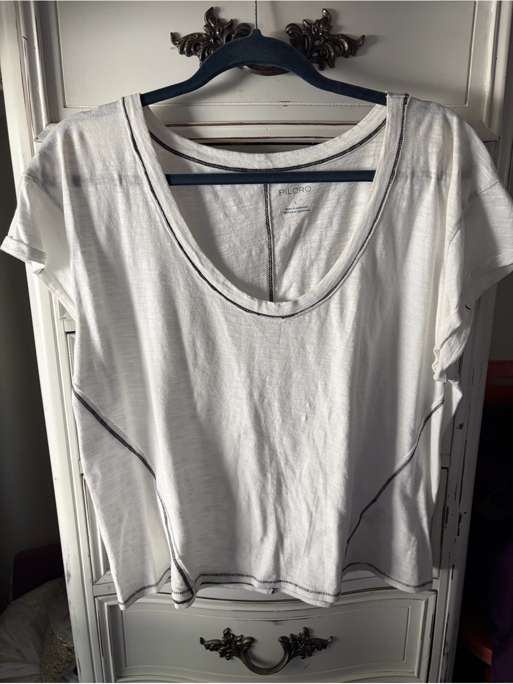 Pilcro White Scoop Neck Women’s Large Tee with Black Contrast Black Stitching.